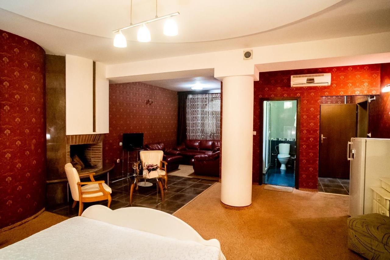 Globus Hotel プロヴディフ エクステリア 写真