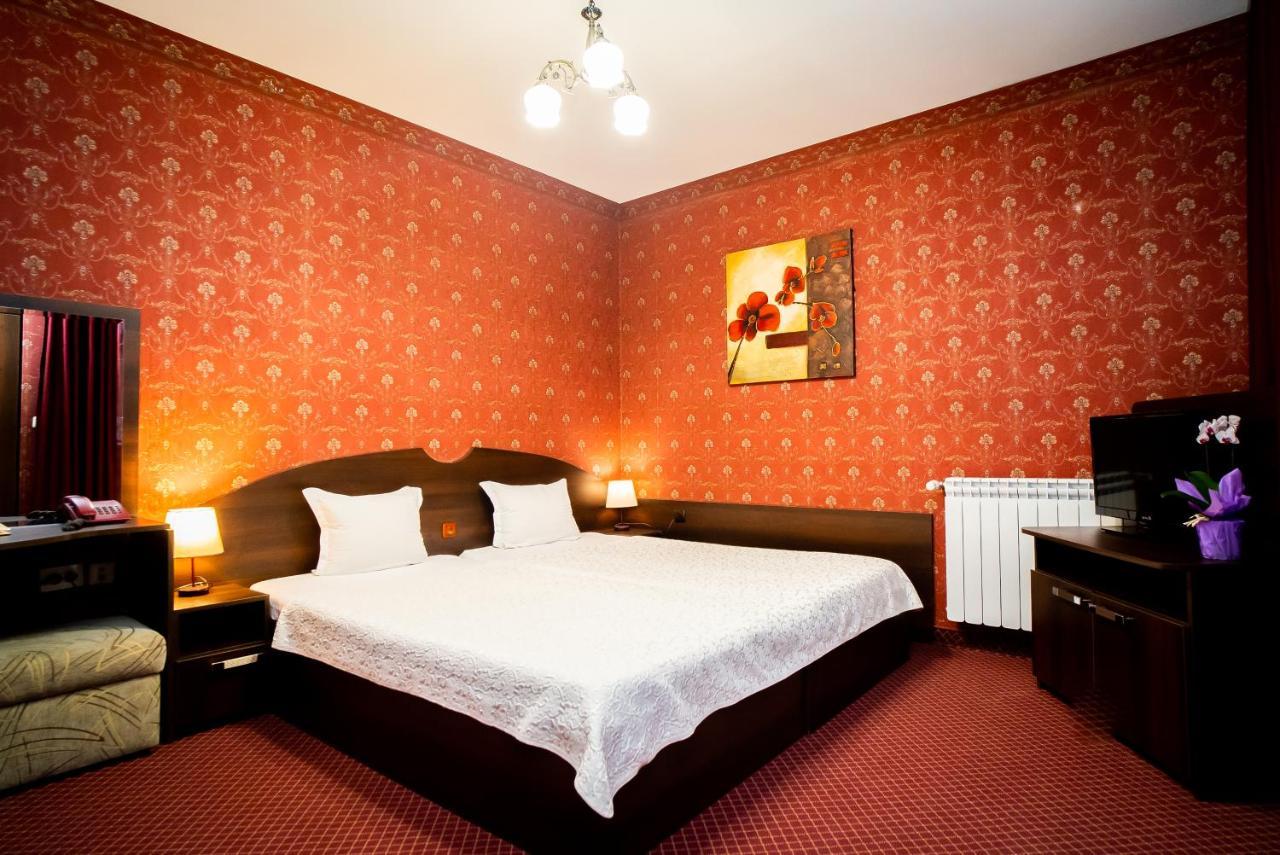 Globus Hotel プロヴディフ エクステリア 写真